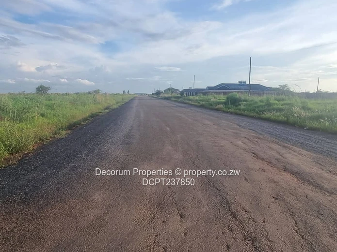 800m²- 1 200  Stand in Haydon Shine Plus— Tarred Roads