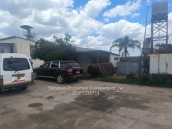 1939m² Industrial Yard with Factory , Ruwa