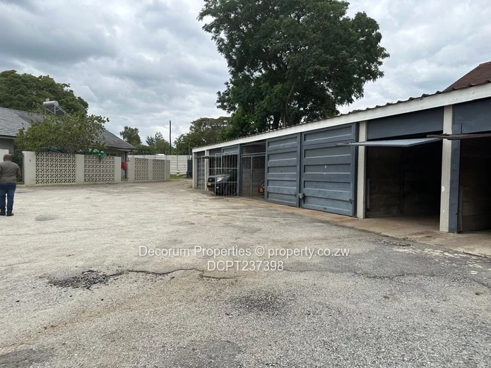 Charming 2-Bedroom Garden Flat in Avondale