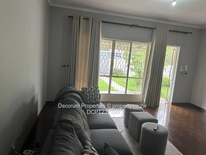 Charming 2-Bedroom Garden Flat in Avondale