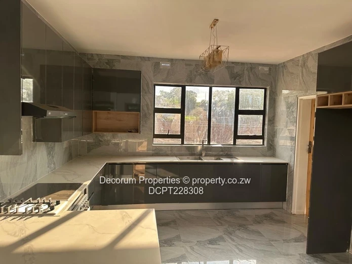 **Stunning Cluster Development in Quinnington with Pool & Borehole**