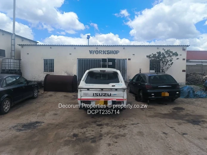 1939m² Industrial Yard with Factory , Ruwa