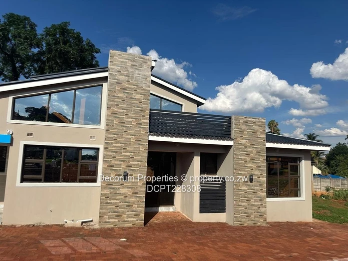 **Stunning Cluster Development in Quinnington with Pool & Borehole**