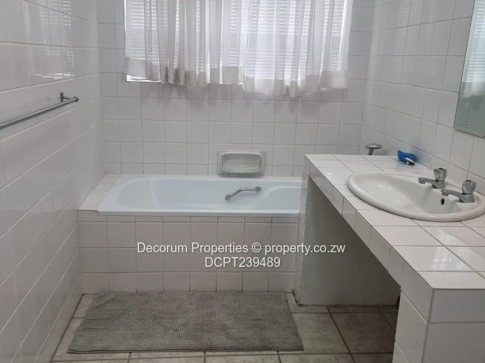 Charming 3-Bedroom Home to let in Helensvale.