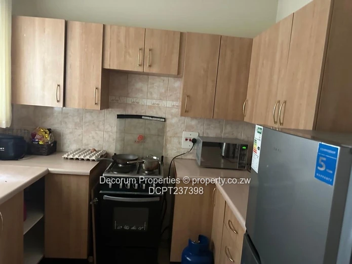 Charming 2-Bedroom Garden Flat in Avondale