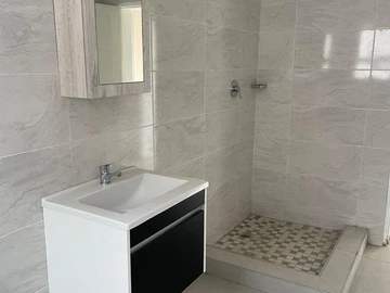 3 Bedroom Flat & Apartment