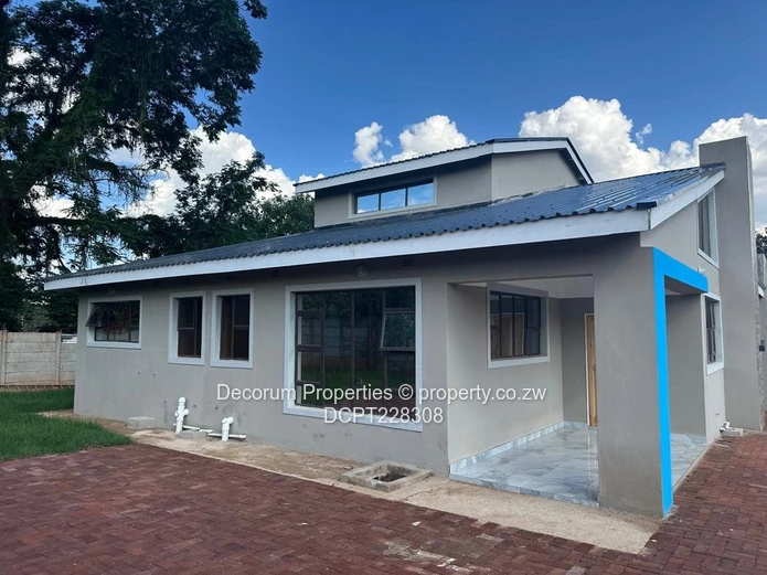 **Stunning Cluster Development in Quinnington with Pool & Borehole**