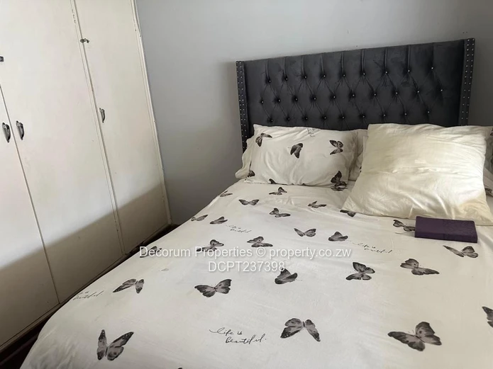 Charming 2-Bedroom Garden Flat in Avondale