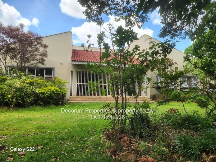 Spacious 5-Bedroom  Home with Borehole in Old Malborough !