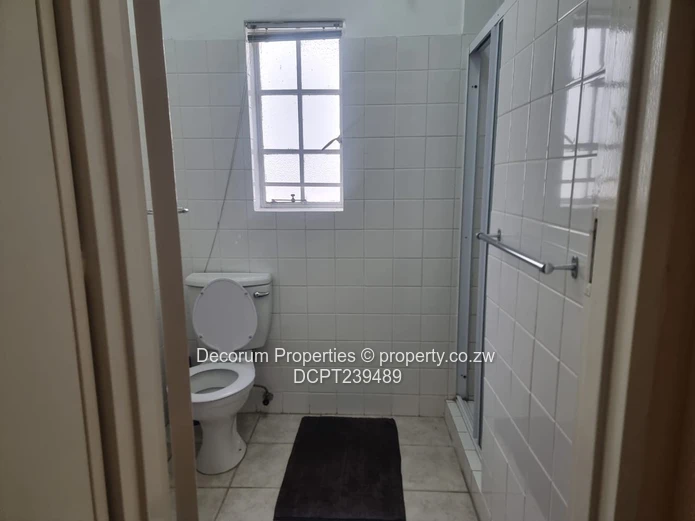 Charming 3-Bedroom Home to let in Helensvale.